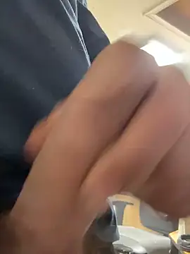 Snapshot of tank32s chatting on 7, 1, 2025 tank32s online show from 7, 1, 2025