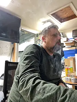 Snapshot of tank32s chatting on 28, 2, 2025 tank32s online show from 28, 2, 2025