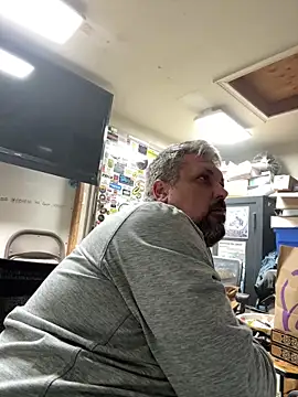 Snapshot of tank32s chatting on 14, 3, 2025 tank32s online show from 14, 3, 2025