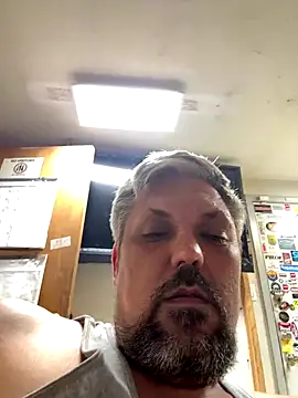 Snapshot of tank32s chatting on 14, 9, 2025 tank32s online show from 14, 9, 2025