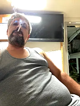 Snapshot of tank32s chatting on 19, 9, 2025 tank32s online show from 19, 9, 2025