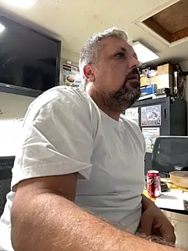 Snapshot of tank32s chatting on 9, 10, 2025 tank32s online show from 9, 10, 2025