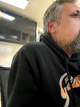 Snapshot of tank32s chatting on 9, 11, 2025 tank32s online show from 9, 11, 2025