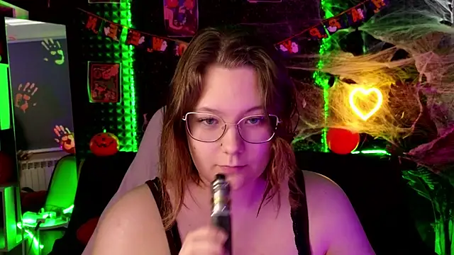 Snapshot of DjennaPalme chatting on 21, 10, 2025 DjennaPalme online show from 21, 10, 2025