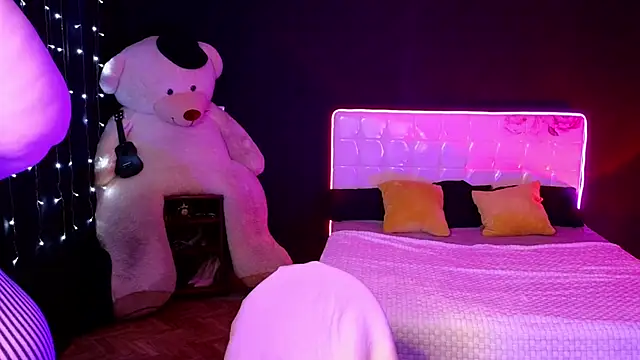 DjennaPalme online show from 10, 11, 2025