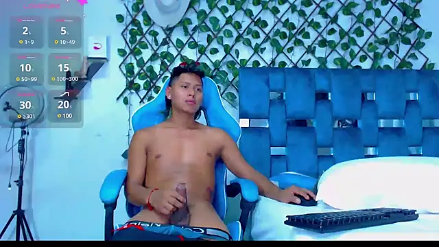 Snapshot of Hakim_prettynigg chatting on 6, 12, 2024 Hakim prettynigg online show from 6, 12, 2024