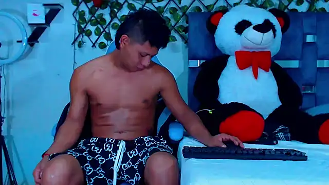 Snapshot of Hakim_prettynigg chatting on 7, 11, 2025 Hakim prettynigg online show from 7, 11, 2025