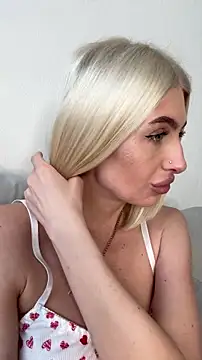 Snapshot of Mia_Roxie chatting on 5, 3, 2026 Mia Roxie online show from 5, 3, 2026