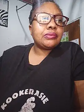 Snapshot of YELLOW_BONE chatting on 4, 6, 2026 YELLOW BONE online show from 4, 6, 2026