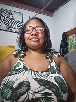 Snapshot of YELLOW_BONE chatting on 8, 6, 2026 YELLOW BONE online show from 8, 6, 2026