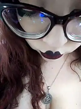 Snapshot of alicce_moon_ chatting on 13, 5, 2026 alicce moon online show from 13, 5, 2026