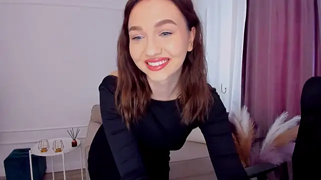 Snapshot of GracefulLook chatting on 12, 3, 2025 GracefulLook online show from 12, 3, 2025