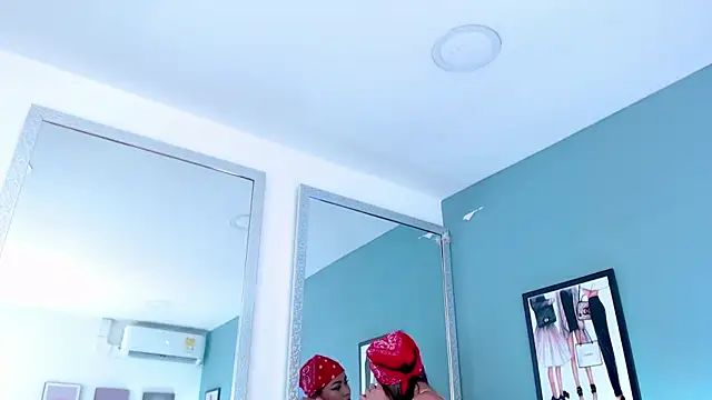 Snapshot of TaylorEvanss chatting on 8, 3, 2025 TaylorEvanss online show from 8, 3, 2025