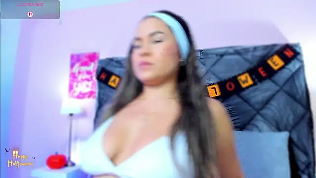 Snapshot of TaylorEvanss chatting on 8, 10, 2025 TaylorEvanss online show from 8, 10, 2025