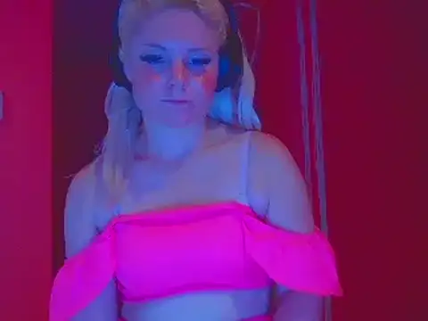 Snapshot of qvncrazy chatting on 21, 12, 2024 qvncrazy online show from 21, 12, 2024