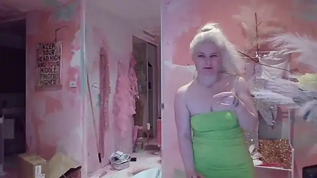 Snapshot of qvncrazy chatting on 2, 10, 2025 qvncrazy online show from 2, 10, 2025