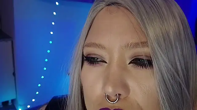 wickedxqueen online show from 2, 11, 2025