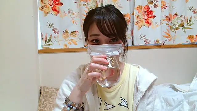 Snapshot of liliyRiSAcha-n chatting on 23, 4, 2026 liliyRiSAcha-n online show from 23, 4, 2026