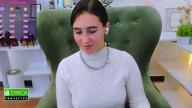 Snapshot of _Eliizabeth_ chatting on 8, 10, 2025 Eliizabeth online show from 8, 10, 2025