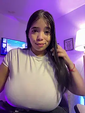 Snapshot of tati_reyess chatting on 19, 4, 2026 tati reyess online show from 19, 4, 2026