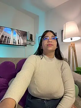 Snapshot of tati_reyess chatting on 24, 4, 2026 tati reyess online show from 24, 4, 2026