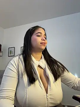 Snapshot of tati_reyess chatting on 1, 5, 2026 tati reyess online show from 1, 5, 2026