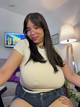 Snapshot of tati_reyess chatting on 20, 5, 2026 tati reyess online show from 20, 5, 2026
