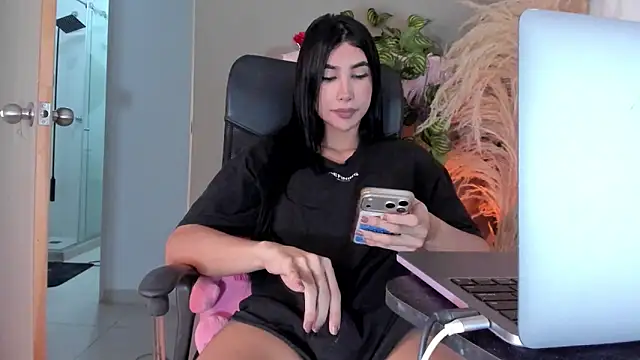 Snapshot of GarciaMilu chatting on 16, 4, 2026 GarciaMilu online show from 16, 4, 2026