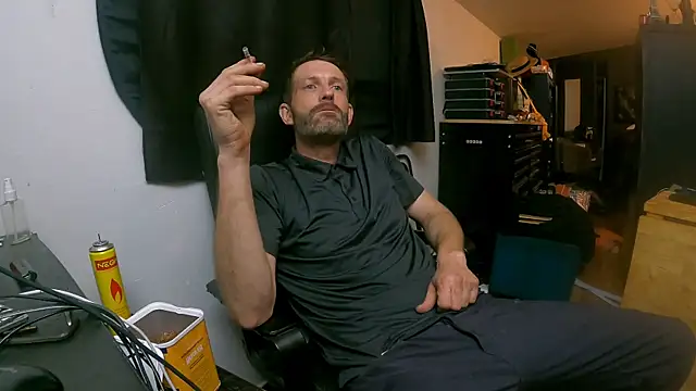 Snapshot of leanjamesdean chatting on 20, 10, 2025 leanjamesdean online show from 20, 10, 2025