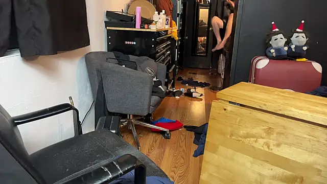 Snapshot of leanjamesdean chatting on 19, 12, 2025 leanjamesdean online show from 19, 12, 2025