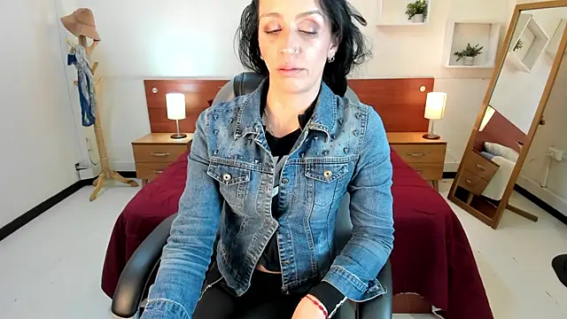 Kristen Garner online show from 4, 2, 2025