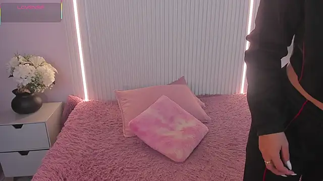 Snapshot of EmilyEvans7 chatting on 5, 3, 2026 EmilyEvans7 online show from 5, 3, 2026