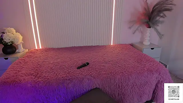 Snapshot of EmilyEvans7 chatting on 2, 4, 2026 EmilyEvans7 online show from 2, 4, 2026