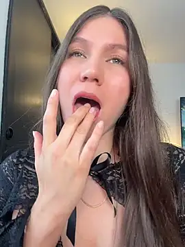 Snapshot of AmelieLaurent_ chatting on 15, 4, 2026 AmelieLaurent online show from 15, 4, 2026