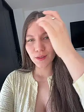 AmelieLaurent  online show from 4, 8, 2026