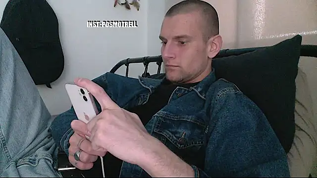 Snapshot of ETHAN_MOORE chatting on 12, 4, 2026 ETHAN MOORE online show from 12, 4, 2026