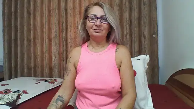 Snapshot of PussyEvely chatting on 4, 11, 2025 PussyEvely online show from 4, 11, 2025