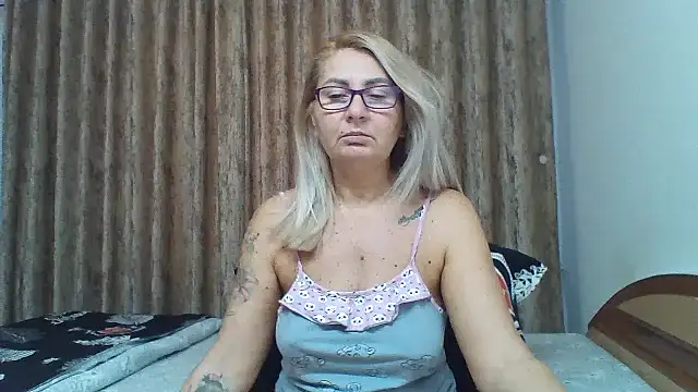 Snapshot of PussyEvely chatting on 11, 11, 2025 PussyEvely online show from 11, 11, 2025