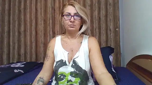 Snapshot of PussyEvely chatting on 14, 11, 2025 PussyEvely online show from 14, 11, 2025