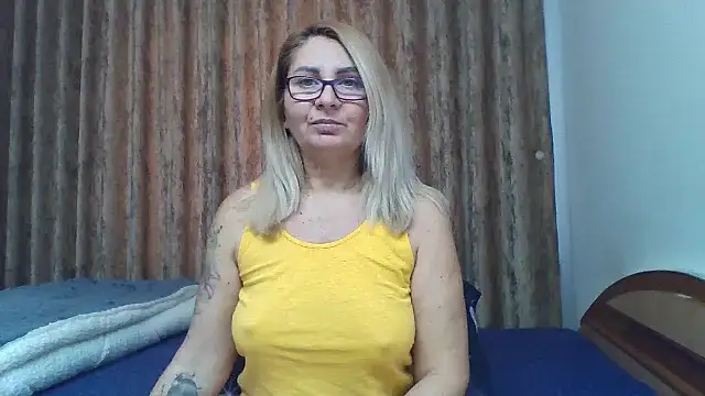 Snapshot of PussyEvely chatting on 15, 12, 2025 PussyEvely online show from 15, 12, 2025