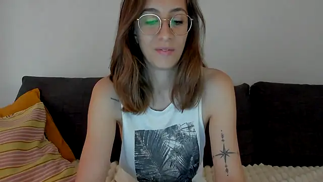 Snapshot of DesireMore90 chatting on 5, 5, 2026 DesireMore90 online show from 5, 5, 2026