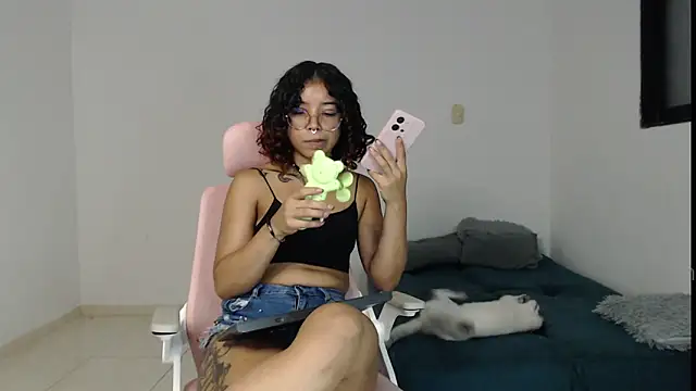 Snapshot of Putaku_San chatting on 30, 12, 2024 Putaku San online show from 30, 12, 2024