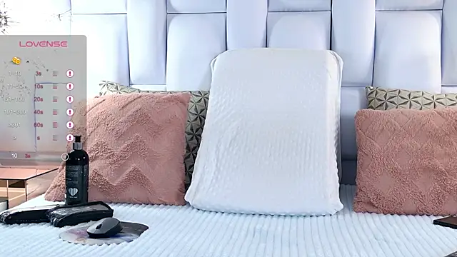 Iris Ross  online show from 17, 12, 2025