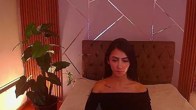 Snapshot of Coralinnee_ chatting on 6, 5, 2026 Coralinnee online show from 6, 5, 2026