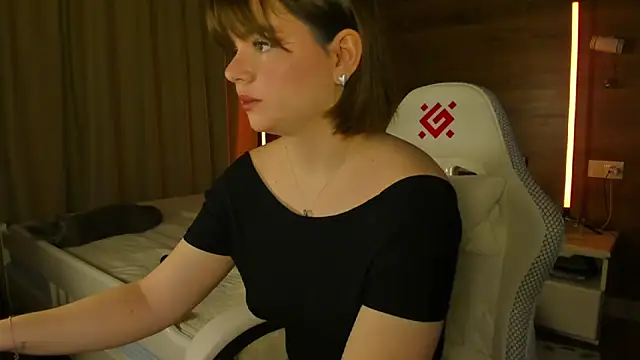 Snapshot of Elizabeth_Hottie_ chatting on 19, 3, 2026 Elizabeth Hottie online show from 19, 3, 2026