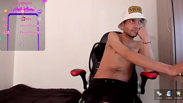 Snapshot of Aron_Baylor chatting on 13, 3, 2026 Aron Baylor online show from 13, 3, 2026