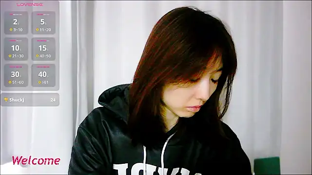 Snapshot of Love_me_Eri_ chatting on 1, 10, 2025 Love me Eri  online show from 1, 10, 2025