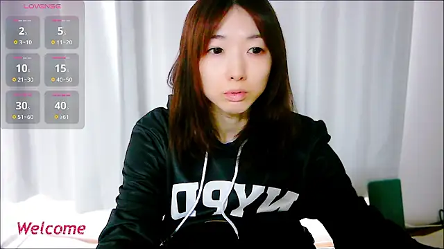 Snapshot of Love_me_Eri_ chatting on 6, 10, 2025 Love me Eri  online show from 6, 10, 2025