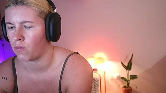 moonamii online show from 4, 12, 2024