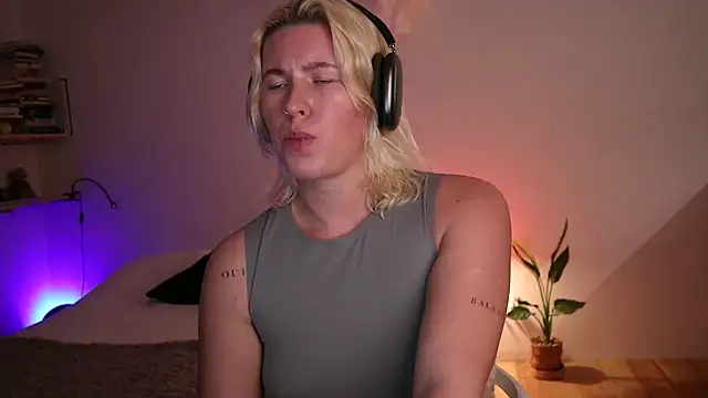 moonamii online show from 23, 1, 2025